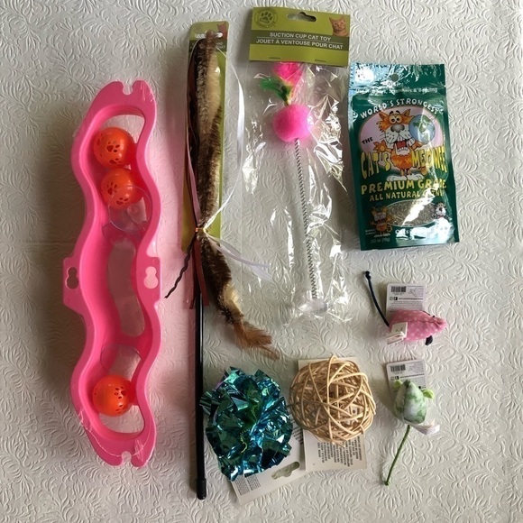 𝅺8 piece Toy Bundle for Cats - Picture 1 of 4
